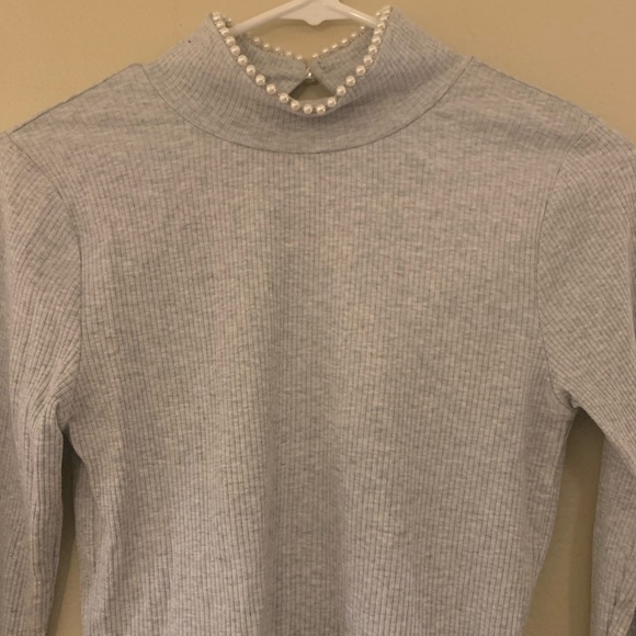 NWT Urban Outfitters Pearl Turtleneck - Picture 2 of 7